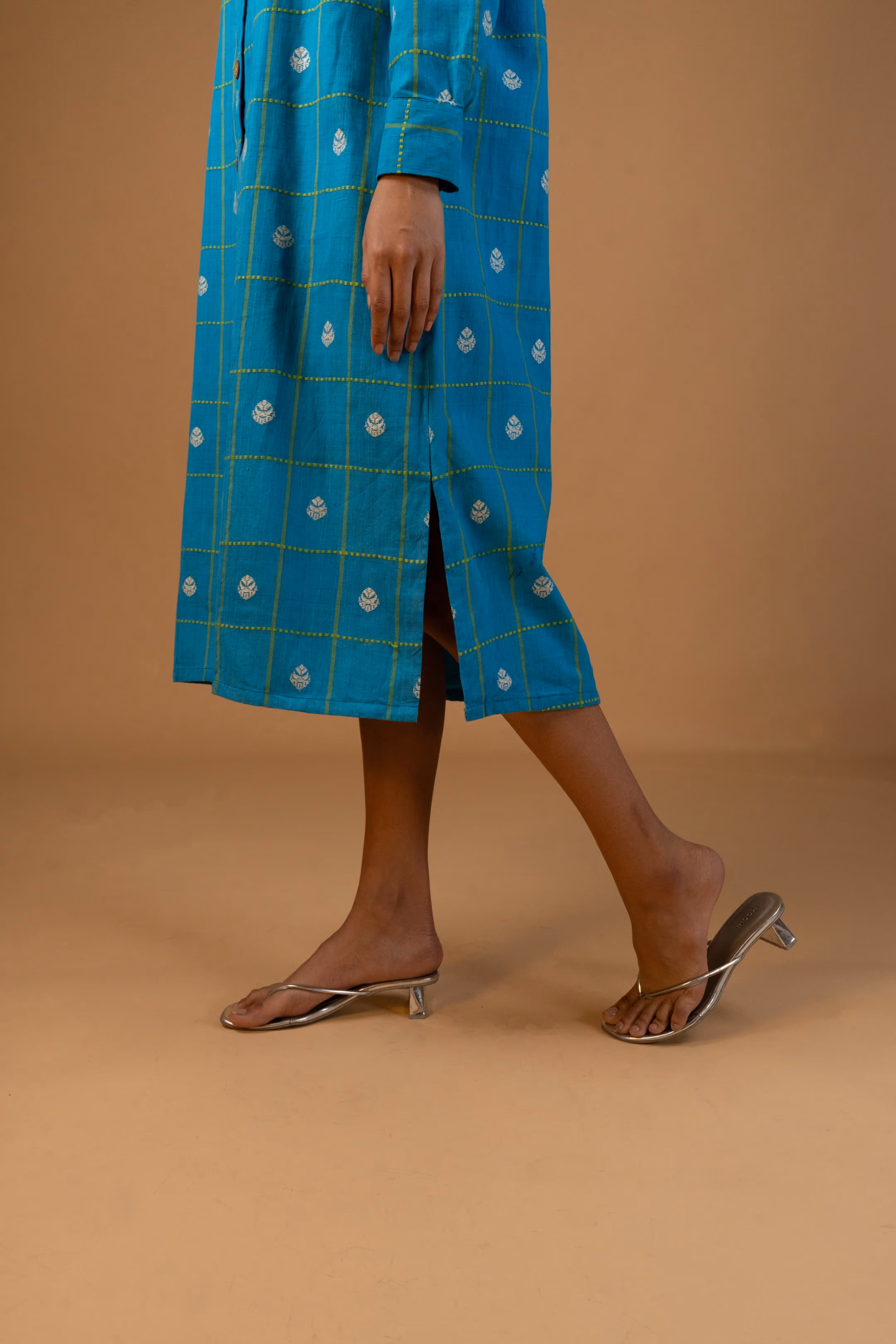 Akakhi (আকাশী) Relaxed Fit Midi Shirt Dress in Sky Blue thumbnail 8