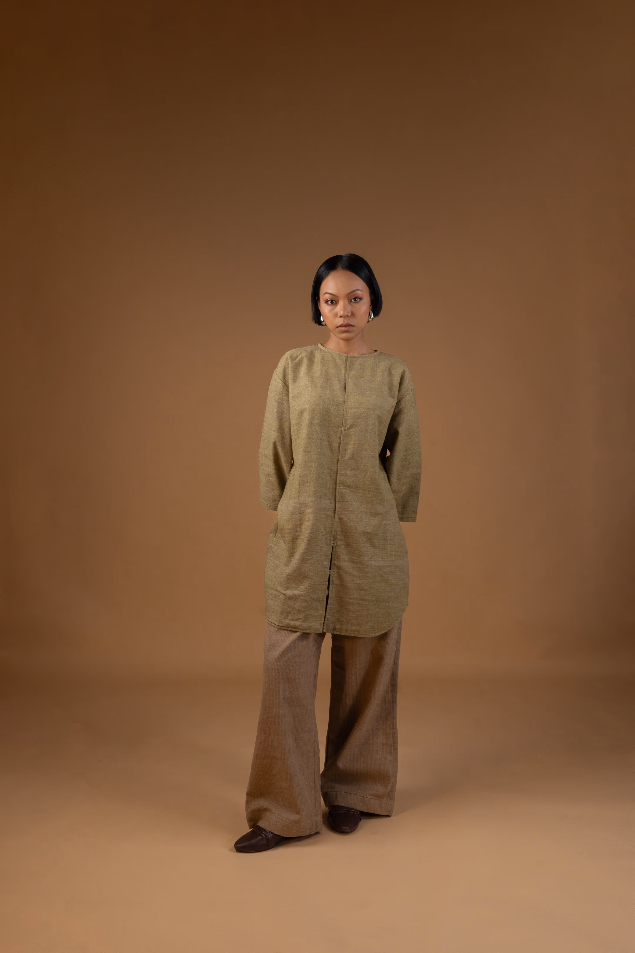 Arohi (আৰোহী) Olive Green Loose Fit Eri Silk Kurta Set thumbnail 2