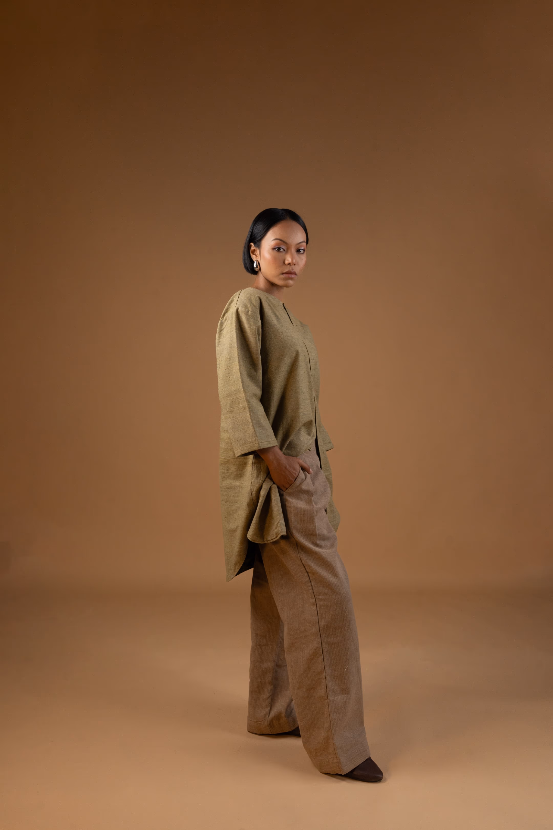 Arohi (আৰোহী) Olive Green Loose Fit Eri Silk Kurta Set thumbnail 5
