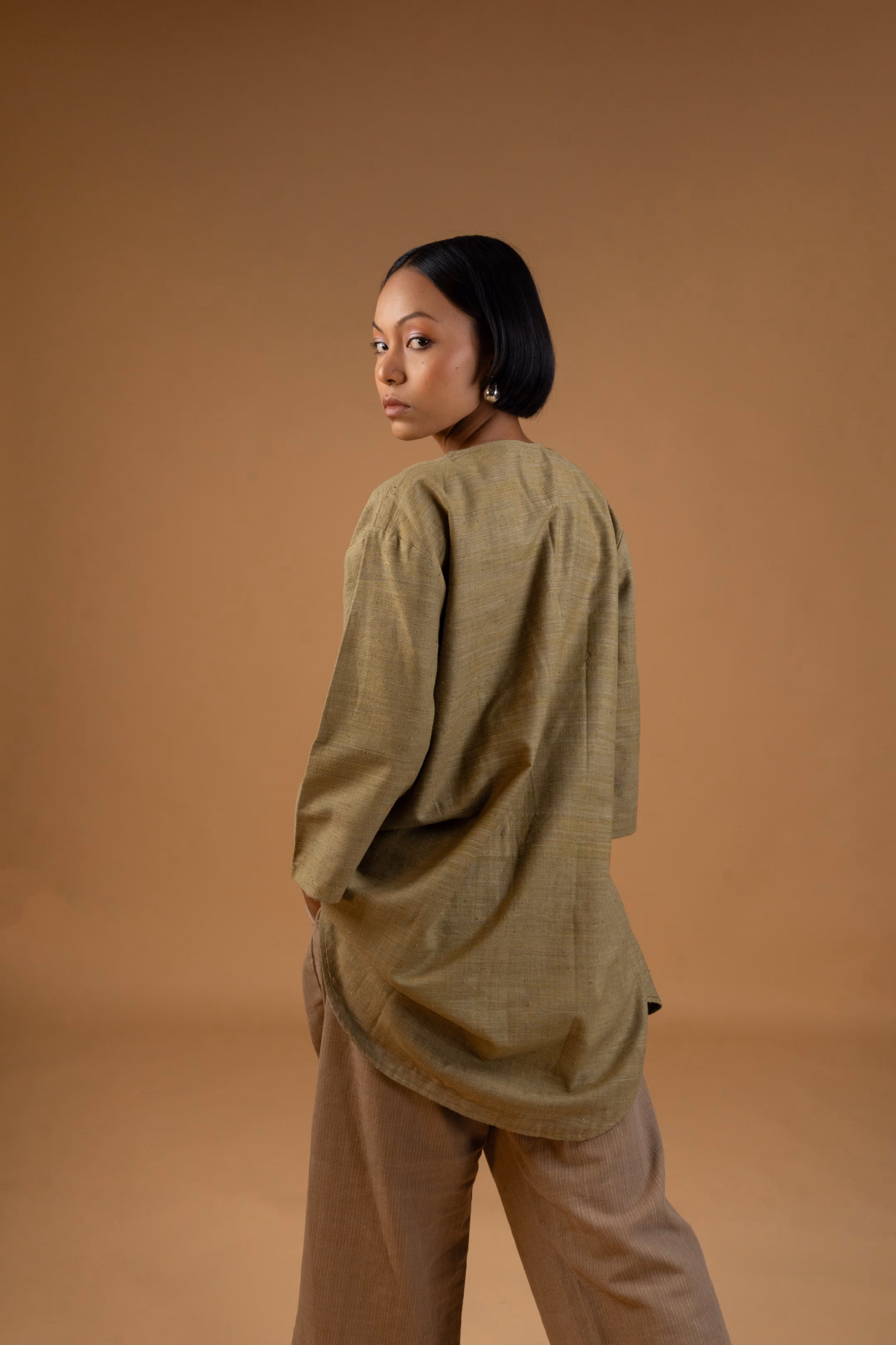 Arohi (আৰোহী) Olive Green Loose Fit Eri Silk Kurta Set thumbnail 6