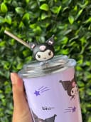 Vista 2 de Vaso metálico Kuromi con pitillo