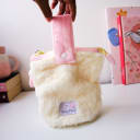 Vista 2 de Cartuchera Rosy Posy SOFUTO de peluche con agarradera y cremallera gruesa Amarillo pastel