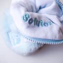 Vista 2 de Cartuchera Rosy Posy SOFUTO de peluche con agarradera y cremallera gruesa Azul pastel