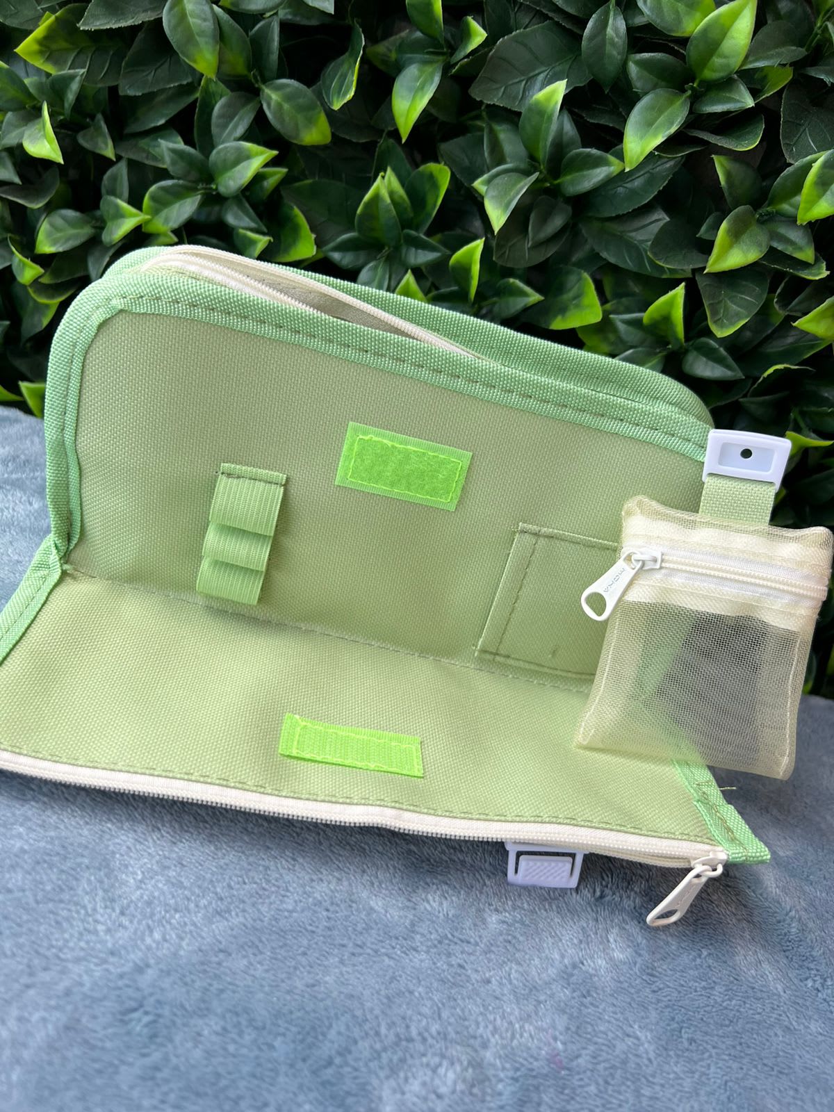 Cartuchera Panda verde