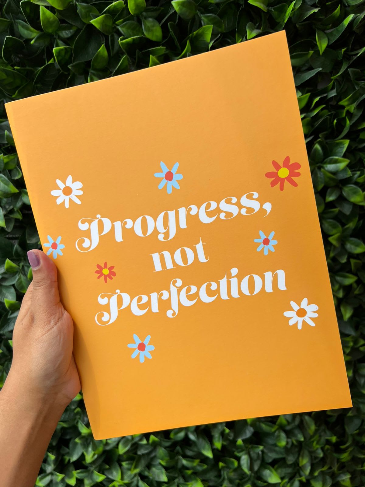 Planeador en cuaderno naranja