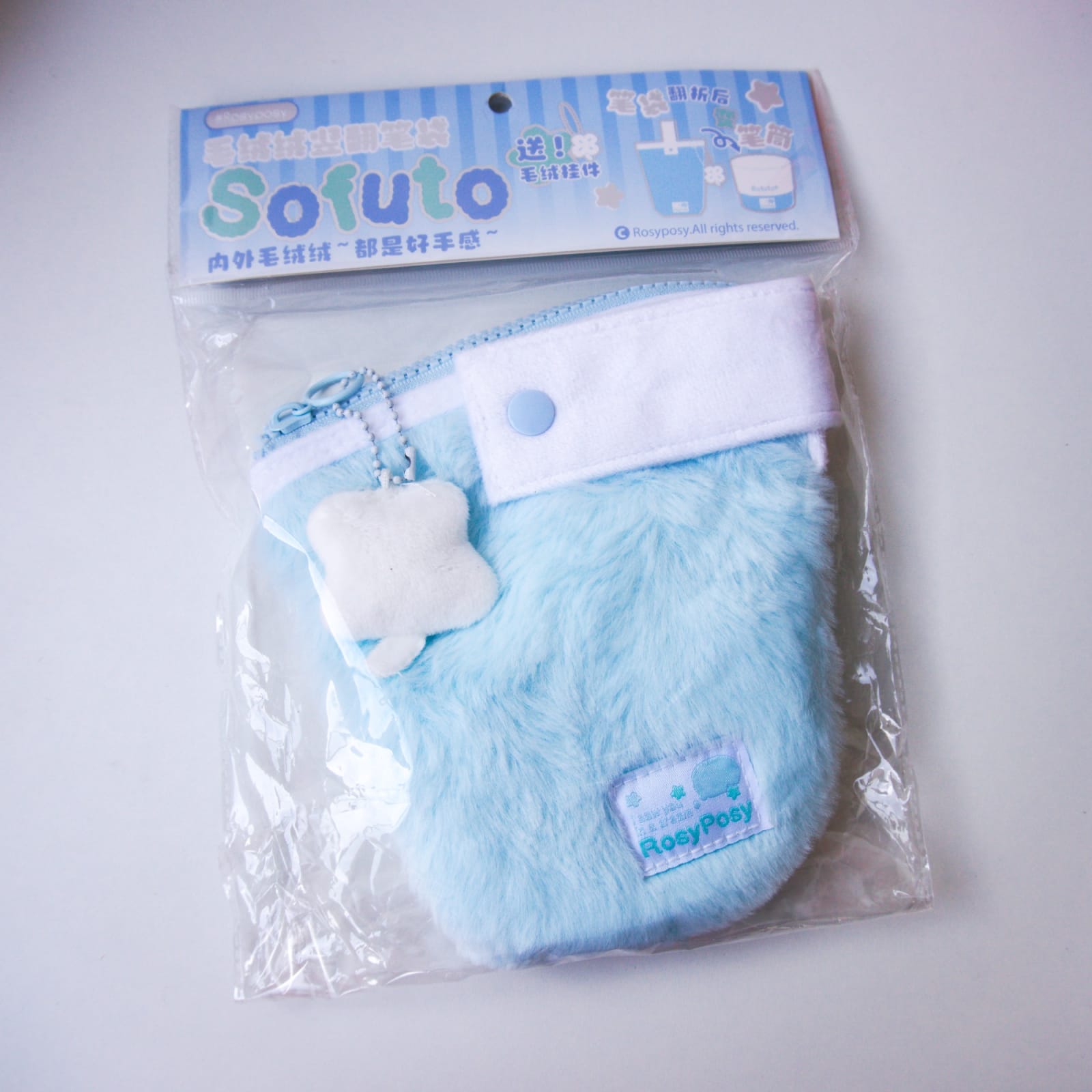 Cartuchera Rosy Posy SOFUTO de peluche con agarradera y cremallera gruesa Azul pastel
