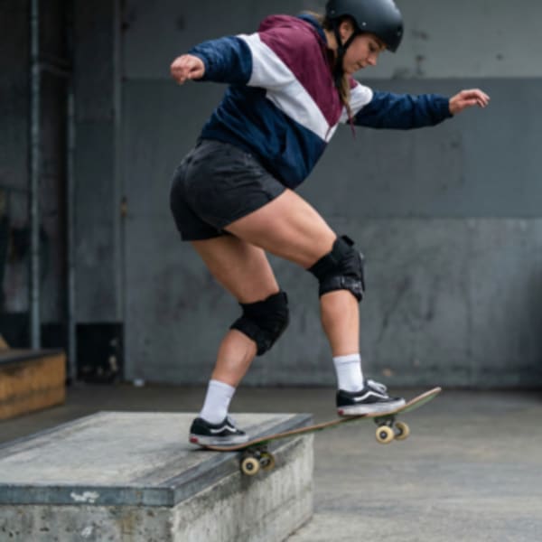 Professional Street Skater Chloe D. - Scaters Team Member