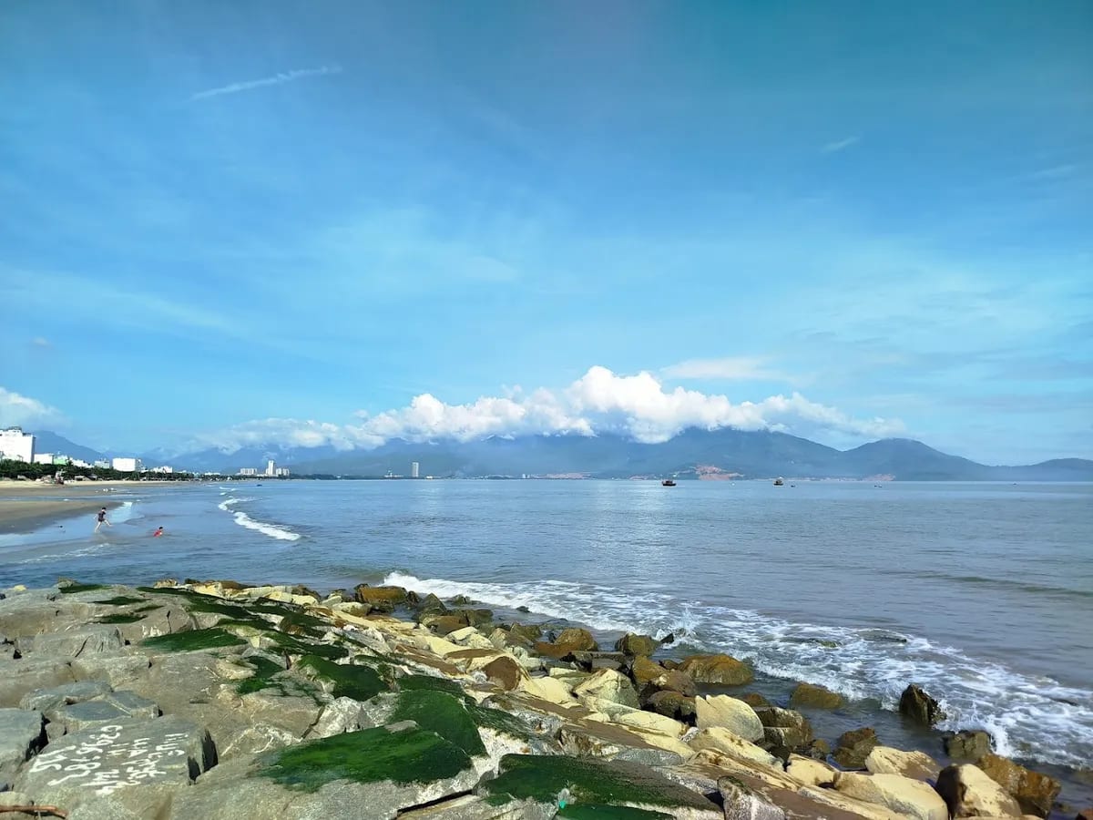 Bãi biển Nguyễn Tất Thành
