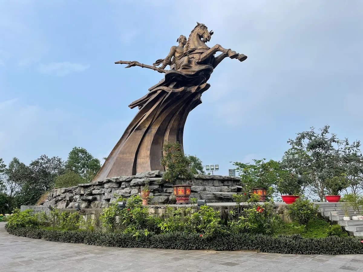 Tượng Đài Thánh Gióng