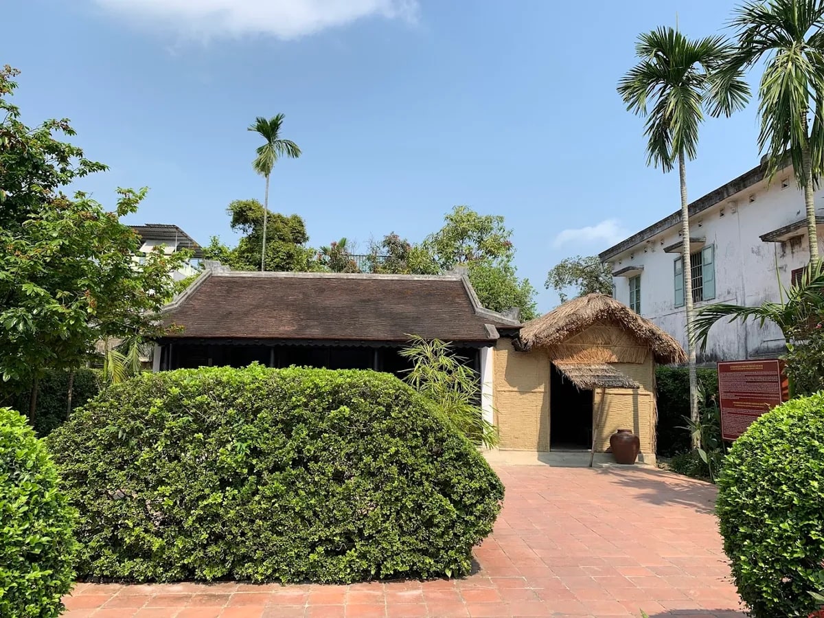 Di tích Nhà lưu niệm Bác Hồ