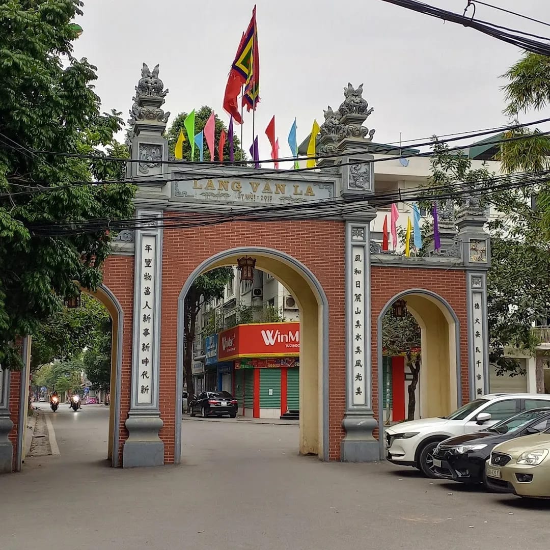 Cổng làng Văn La