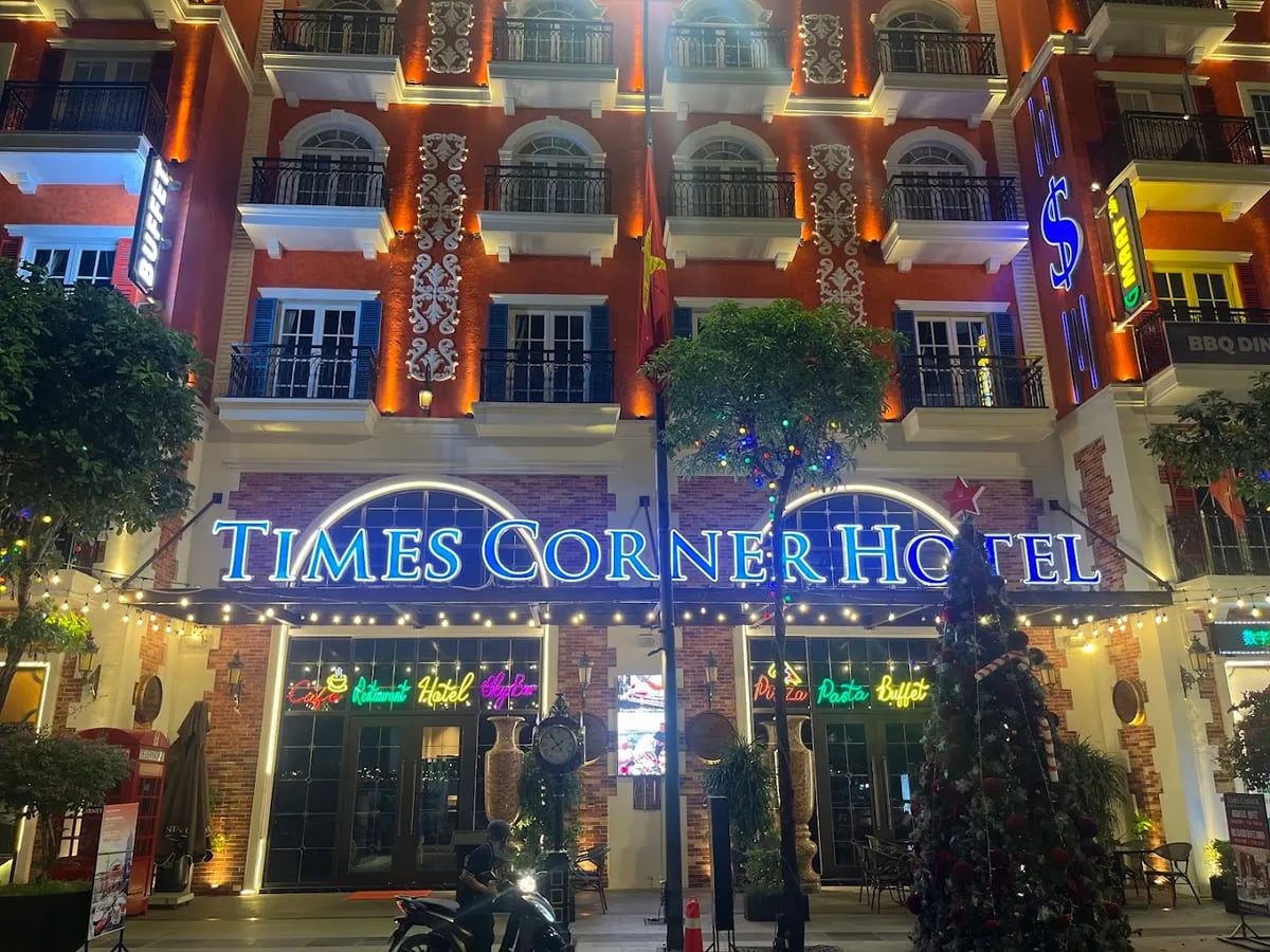 Times Corner Sky Bar - Rooftop Sunset & Fireworks View