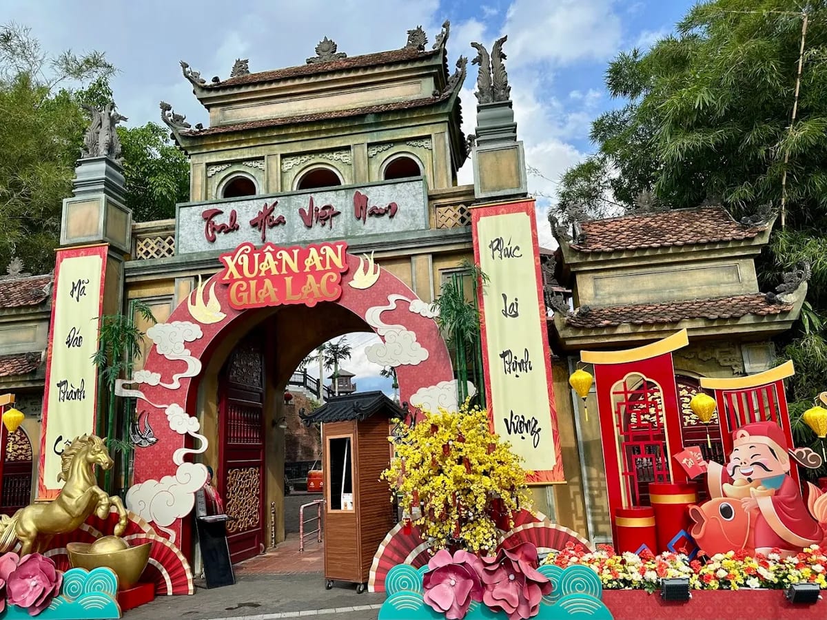 Sân khấu thực cảnh Tinh hoa Việt Nam