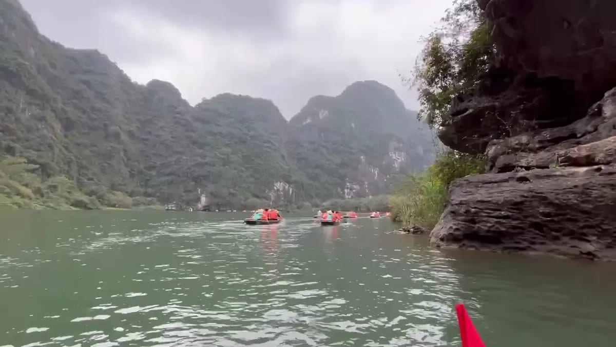 Trang An Grottoes tour
