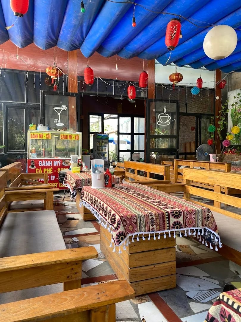 Linh Linh Bar & Restaurant