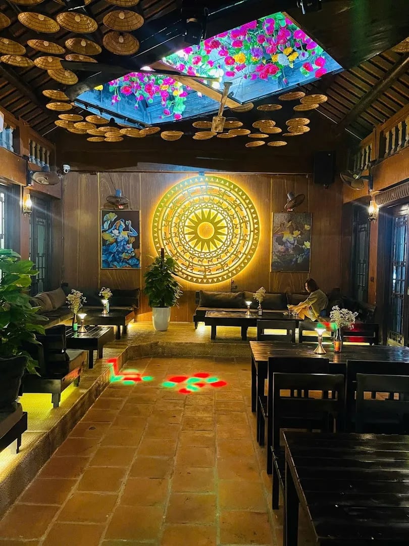Phố Cổ Pub - Hoa Lư