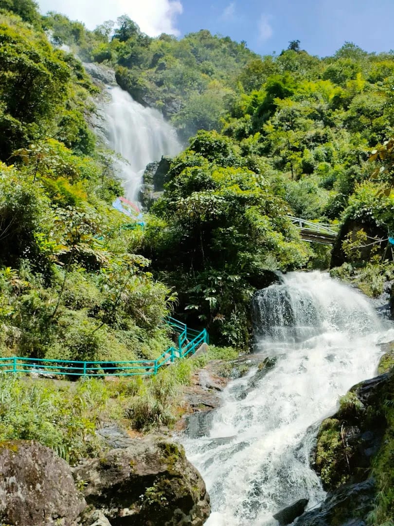 Thác Bạc SaPa