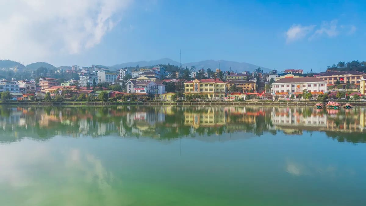 Bờ Hồ Mắt Ngọc SaPa