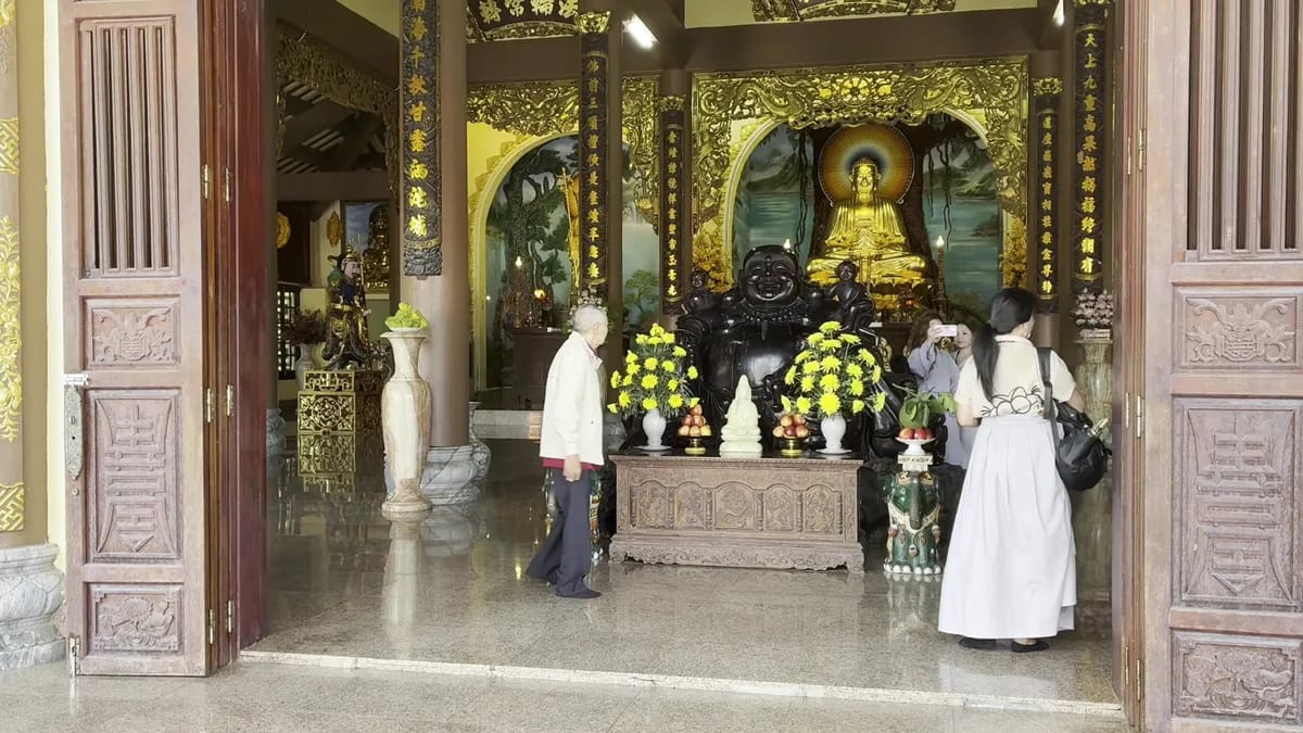 Chùa Linh Ứng Bãi Bụt