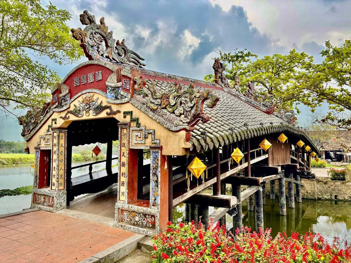 Cầu ngói Thanh Toàn