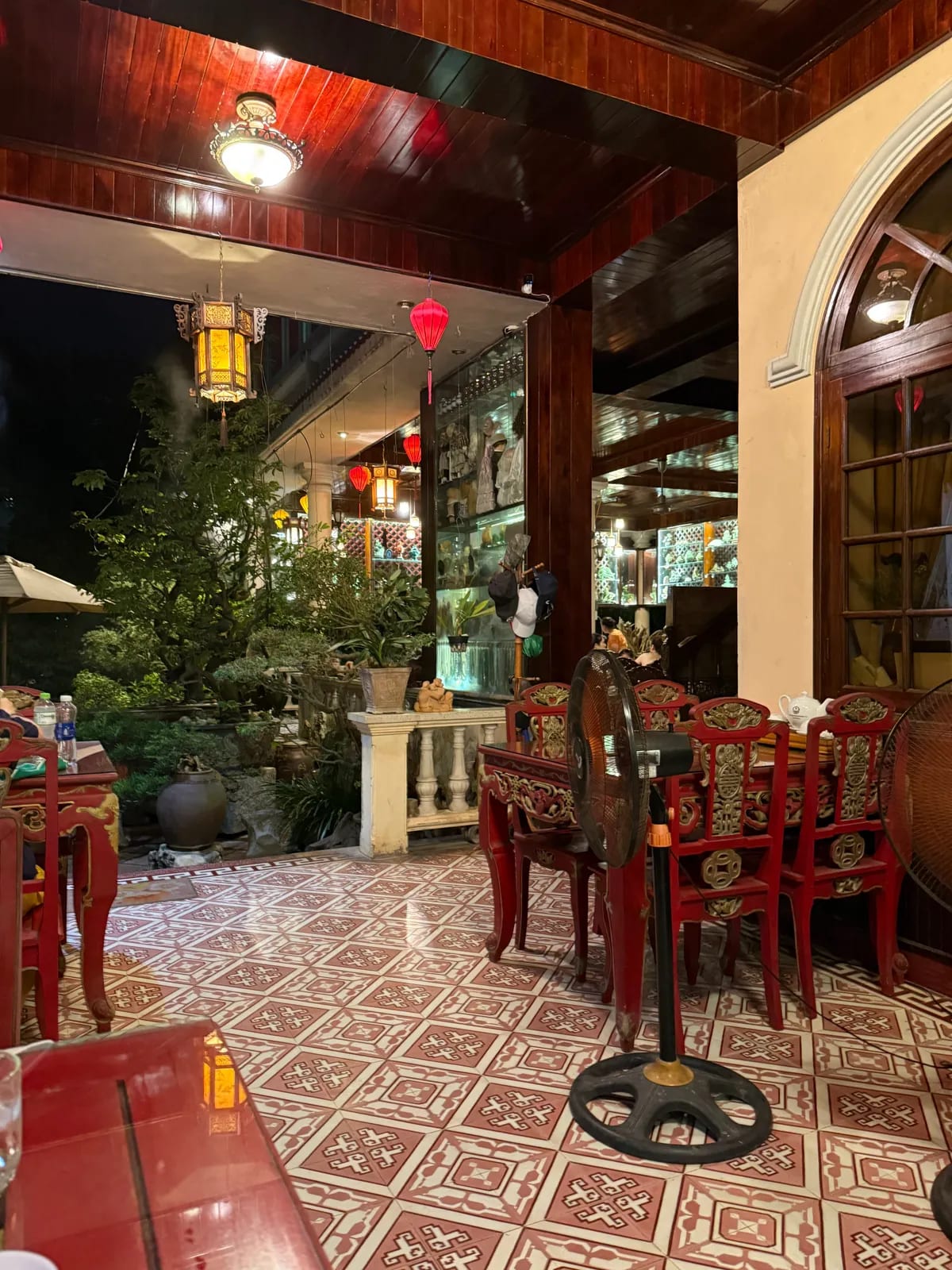 Nhà hàng cung đình Tịnh Gia Viên