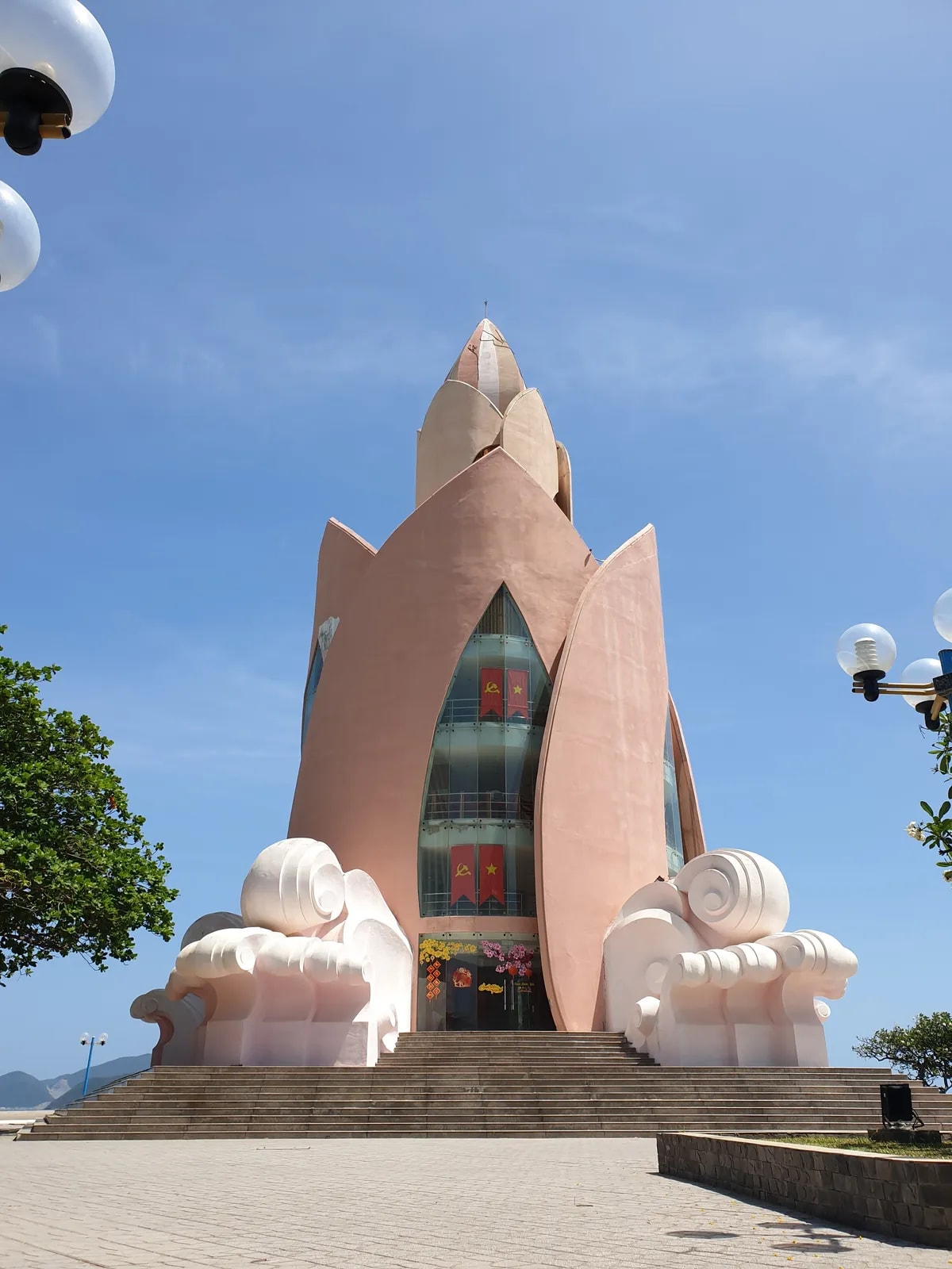 Bãi biển Trần Phú (Quảng trường 2 Tháng 4)