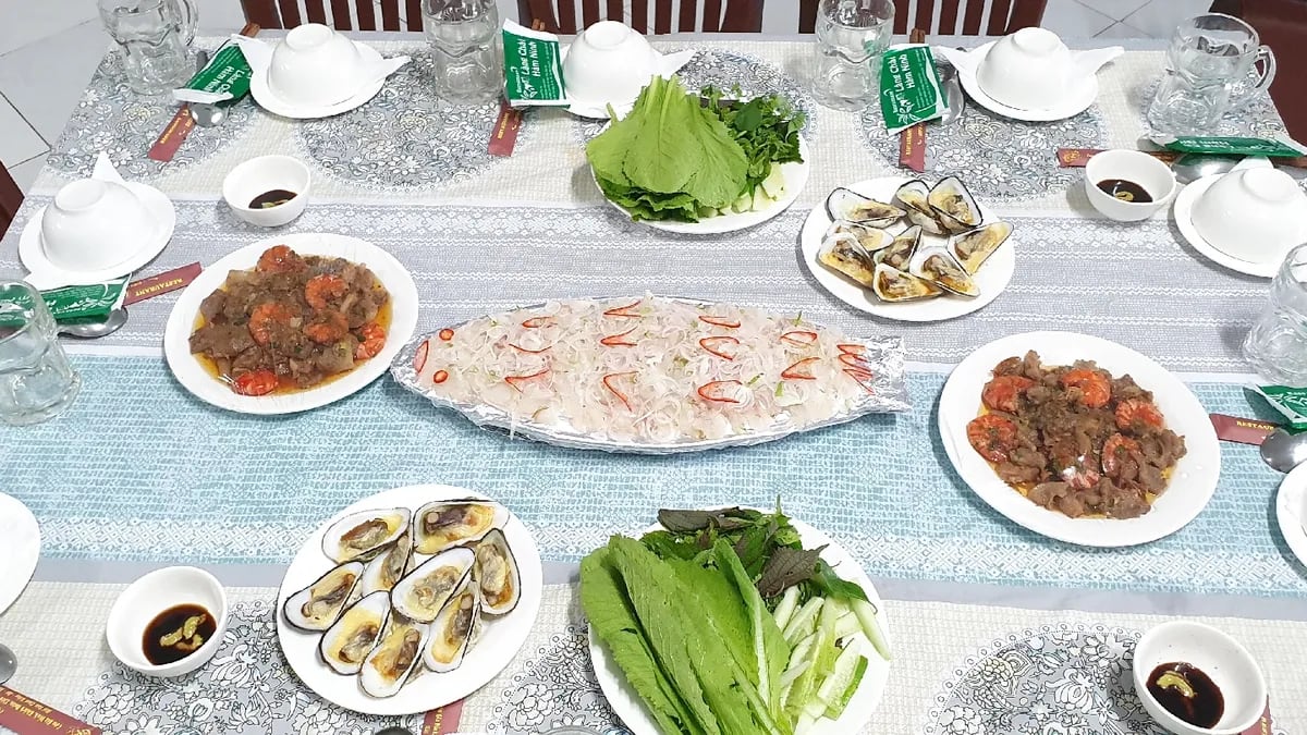 Làng chài Hàm Ninh
