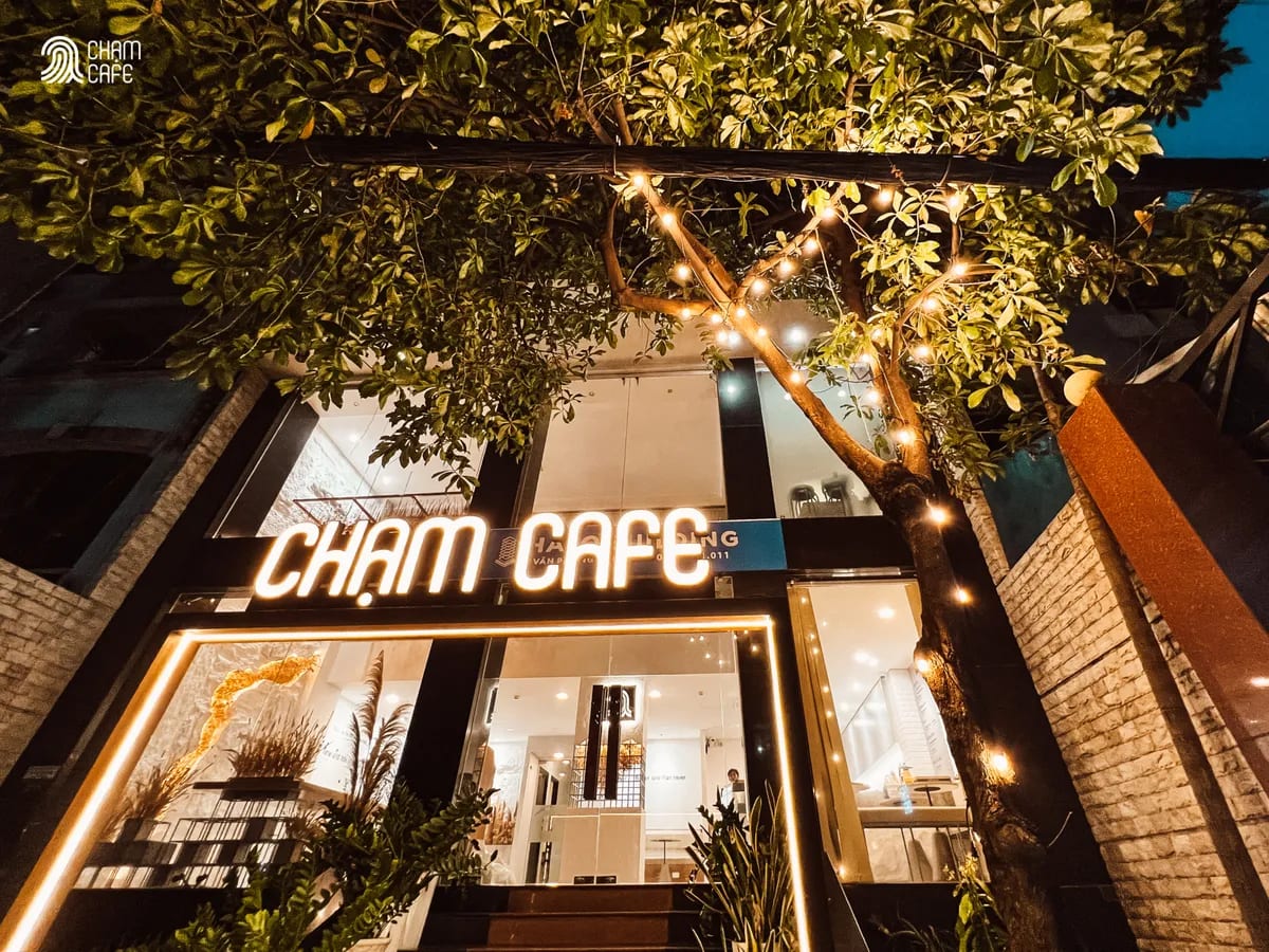 Chạm Cafe (Clean and Roasted Coffee)