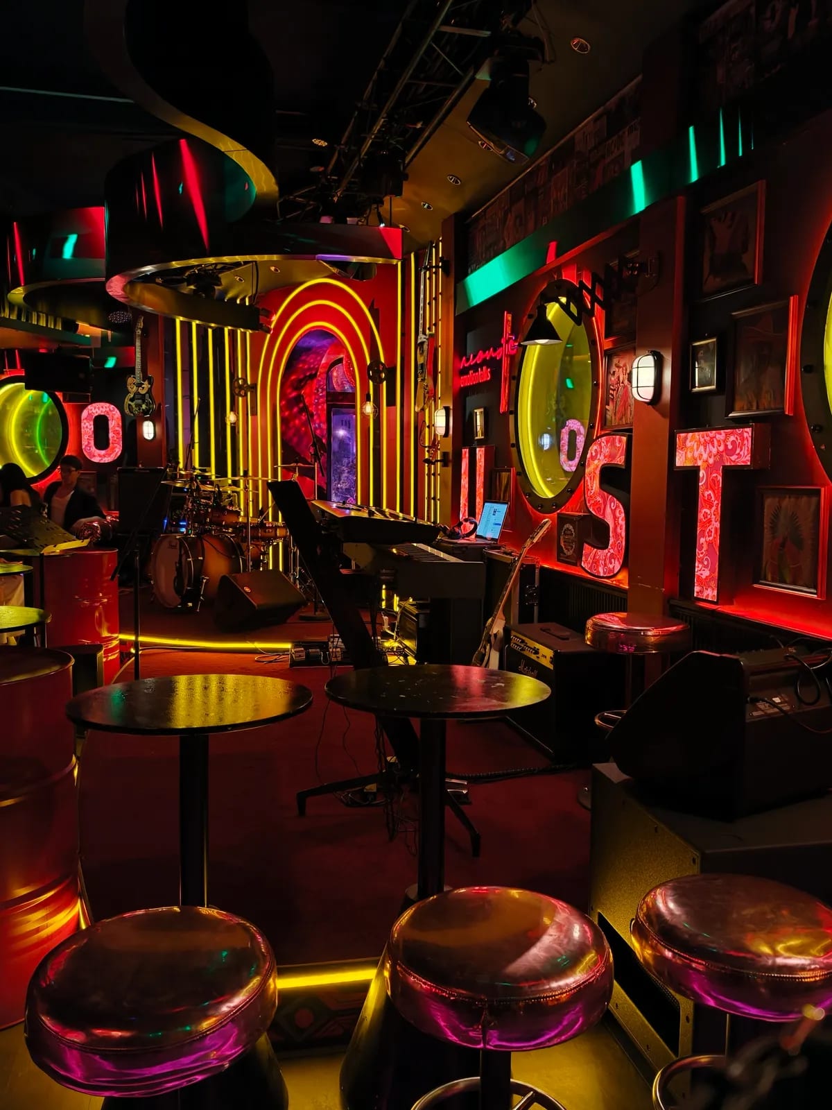 Acoustic Bar