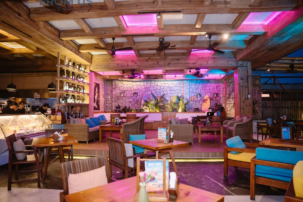 Lounge Beach bar & Restaurant