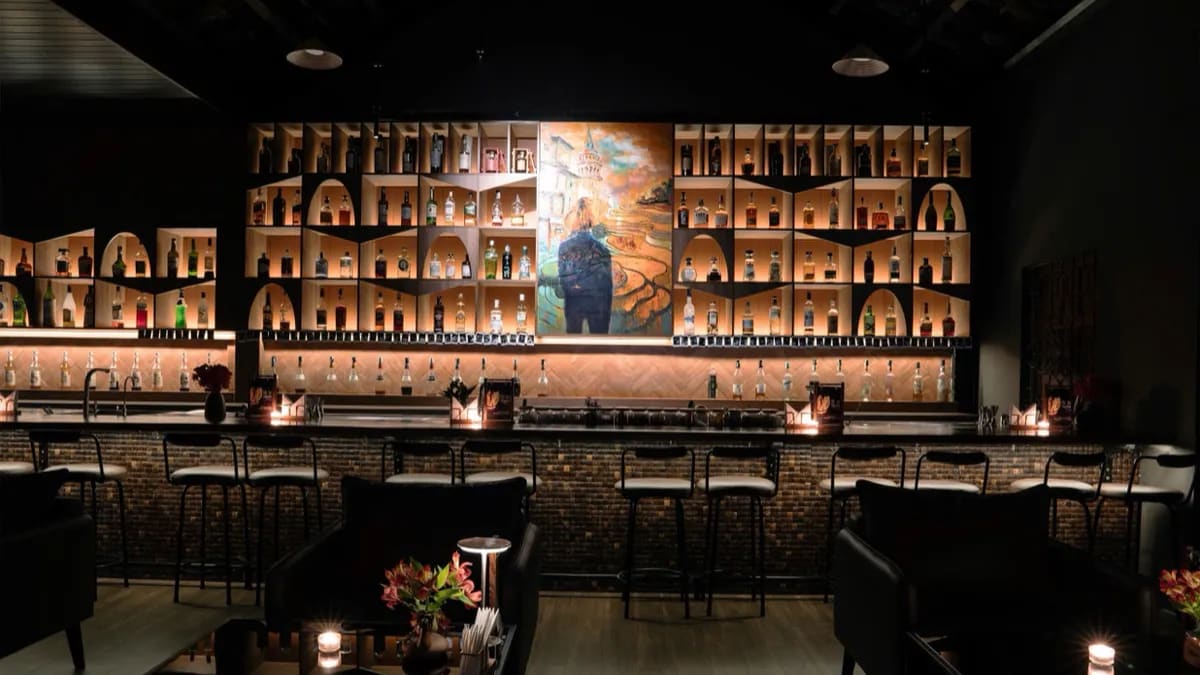 Vấn Cocktail Bar