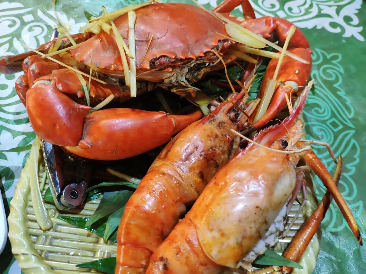 Phố ẩm thực Vĩnh Khánh