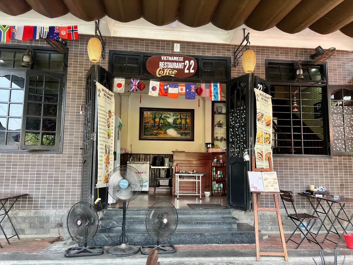 Vietnamese Food - Hue Local Food & FastFood 22 Restaurant (Huế)