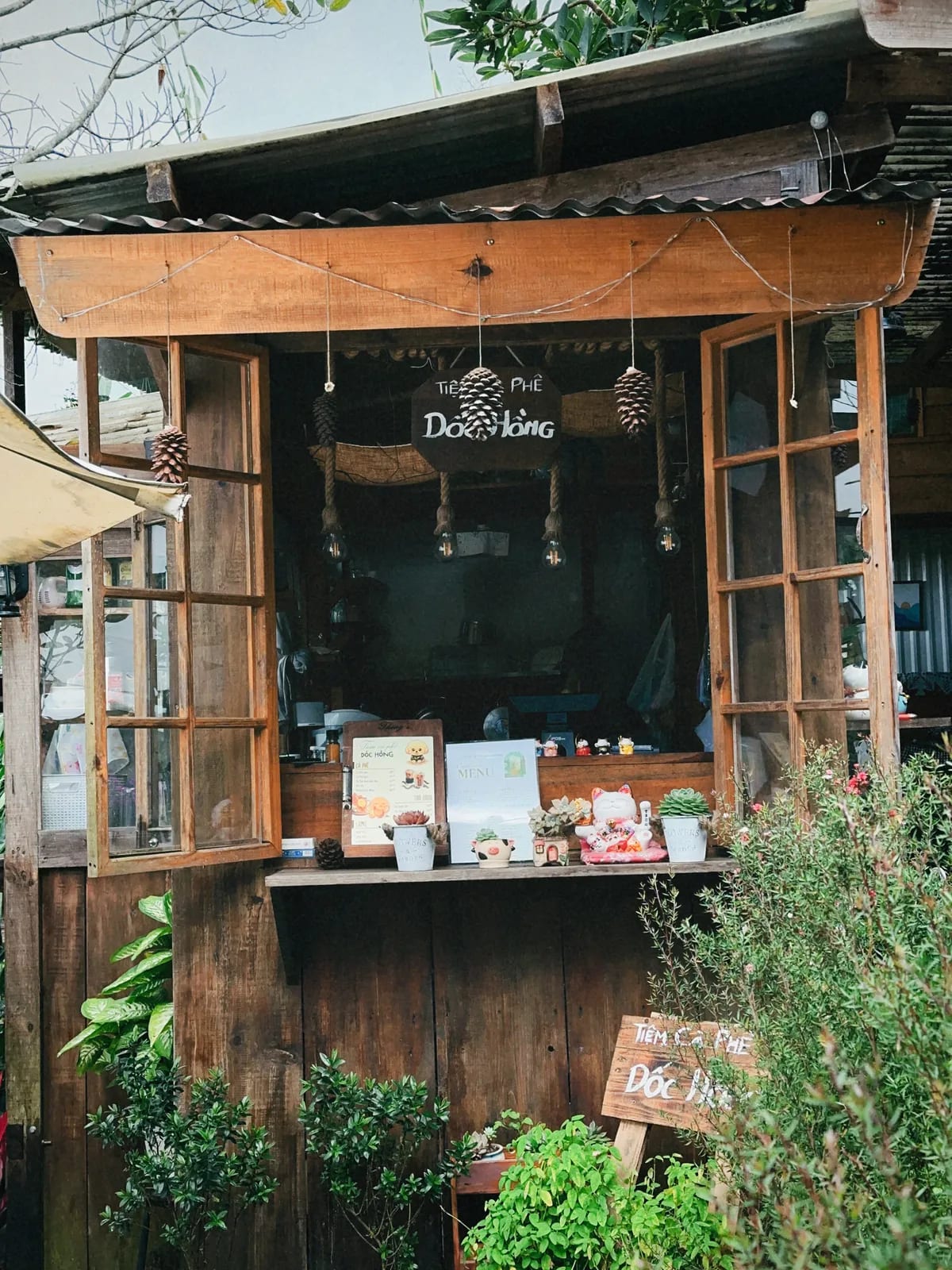Tiệm cà phê Dốc Hồng