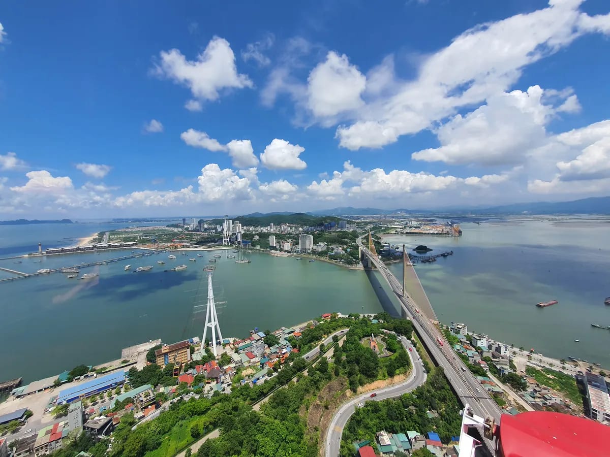 Vòng quay Mặt Trời Hạ Long