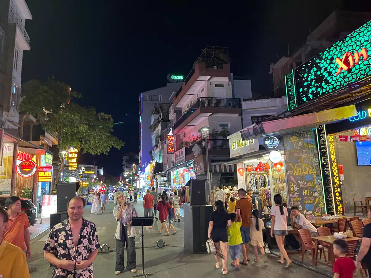 Đường đi bộ Huế