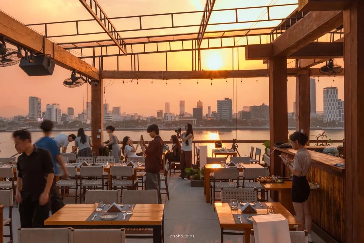 Icon Rooftop Restaurant & Bar