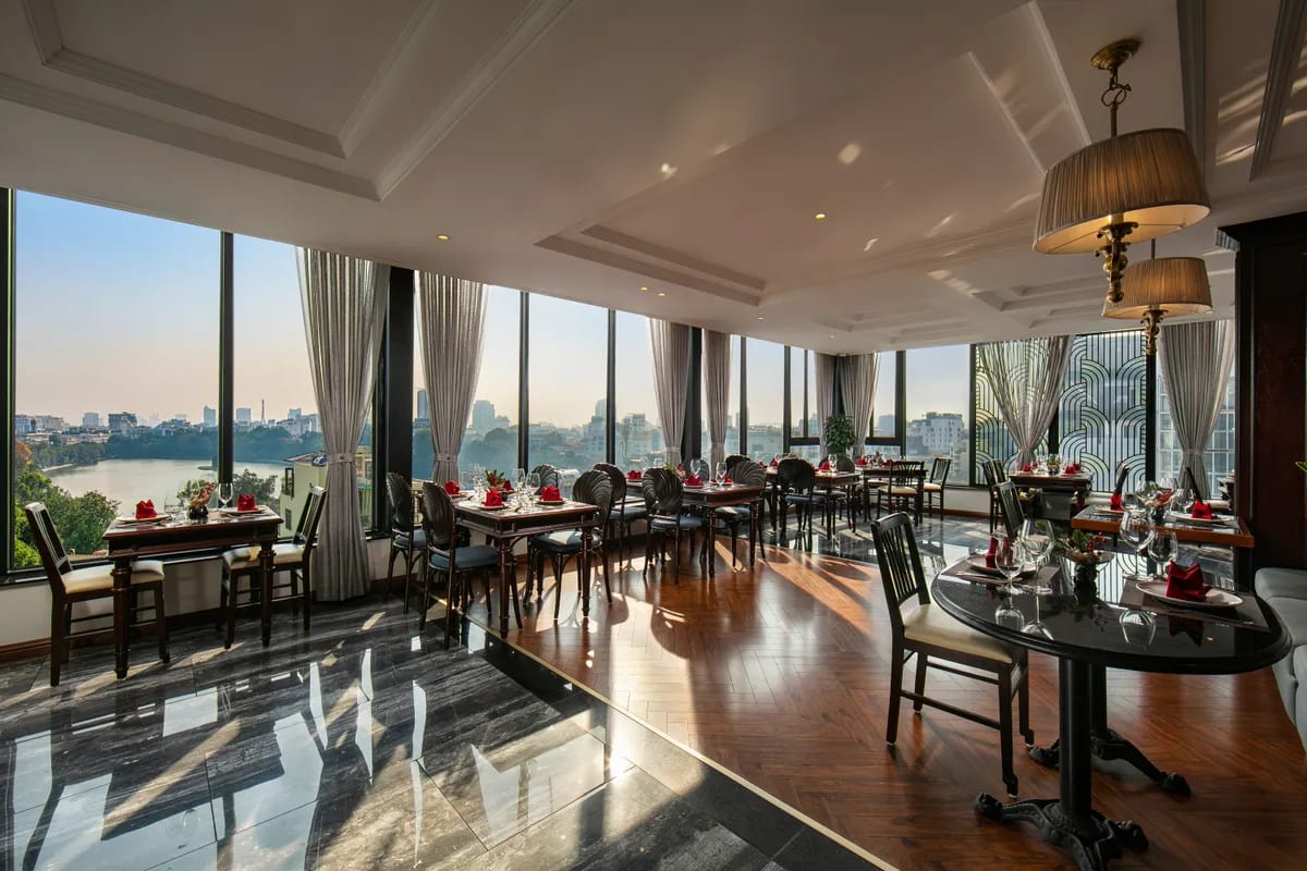 UPPER CLOUD SKY BAR LAKEVIEW