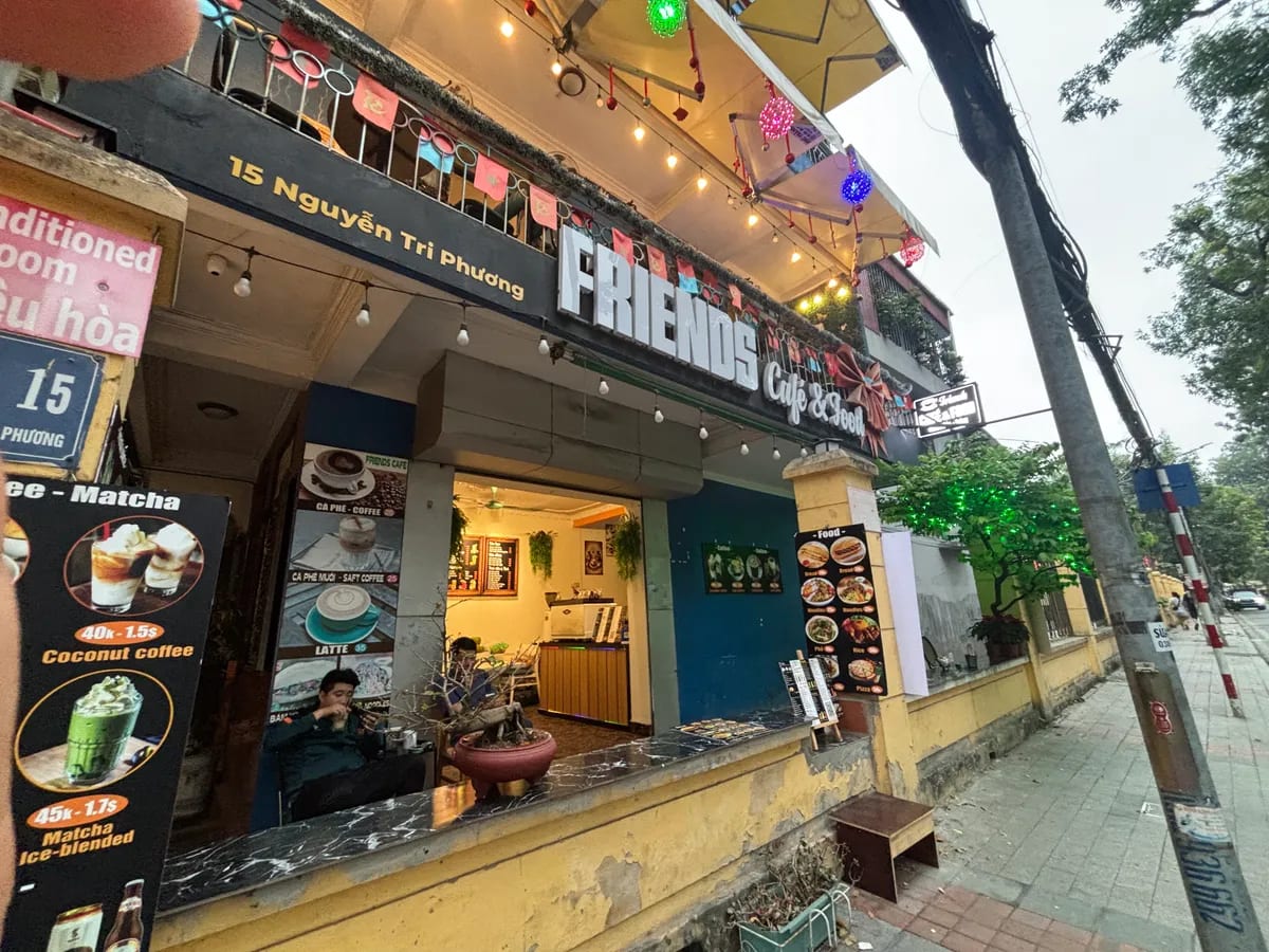 FRIENDS Coffee & Bistro (CAFE 15) Balcony view Hà Nội flag tower & Lenin Park
