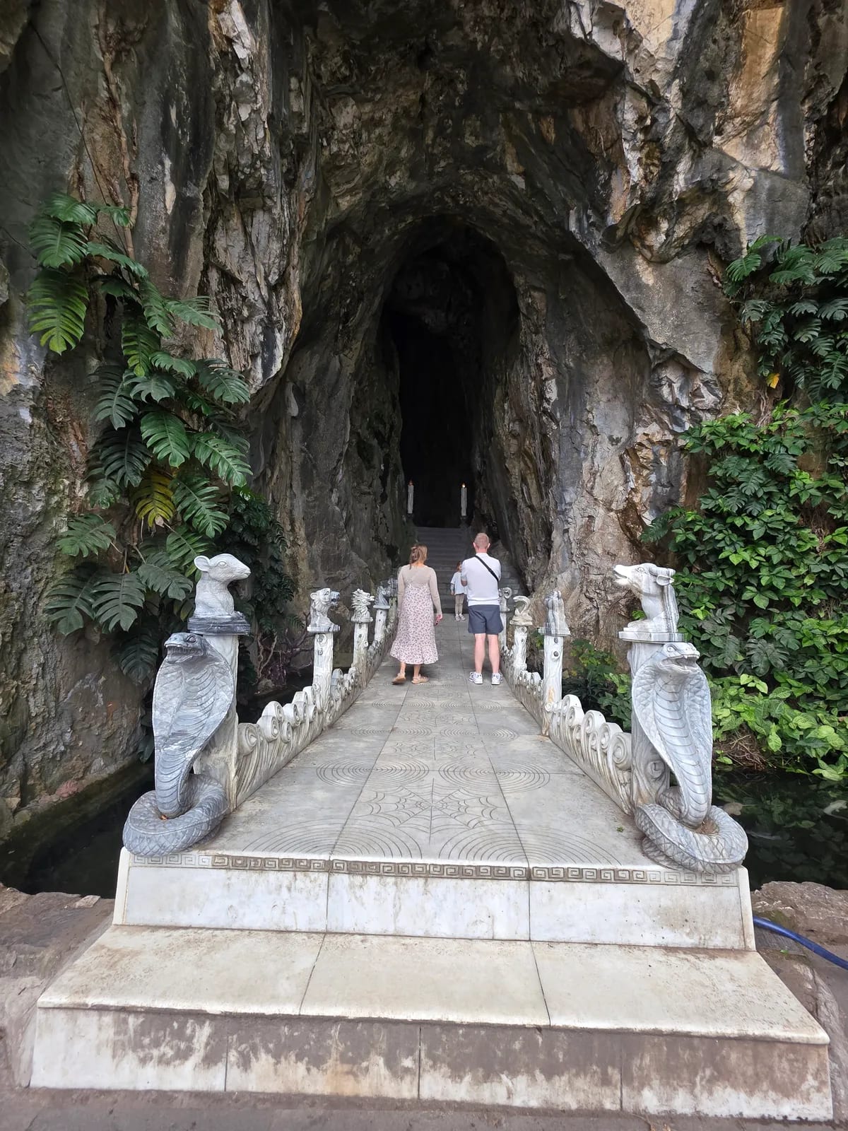 Động Âm Phủ