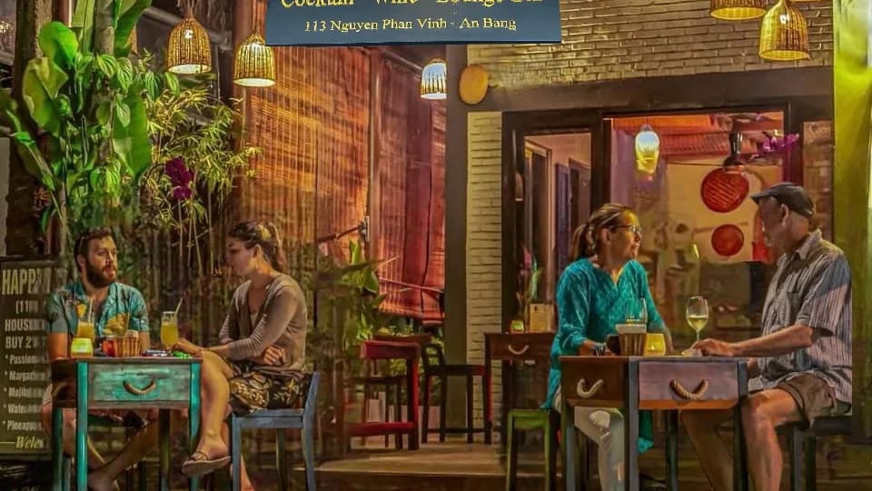 Double Cat Bar Hoi An