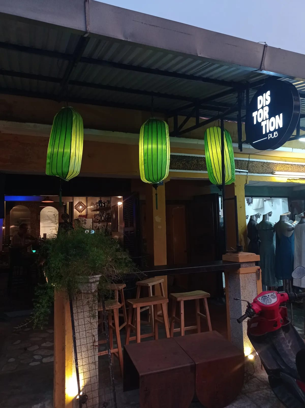Distortion Pub - Craft Beer & Rock and Roll