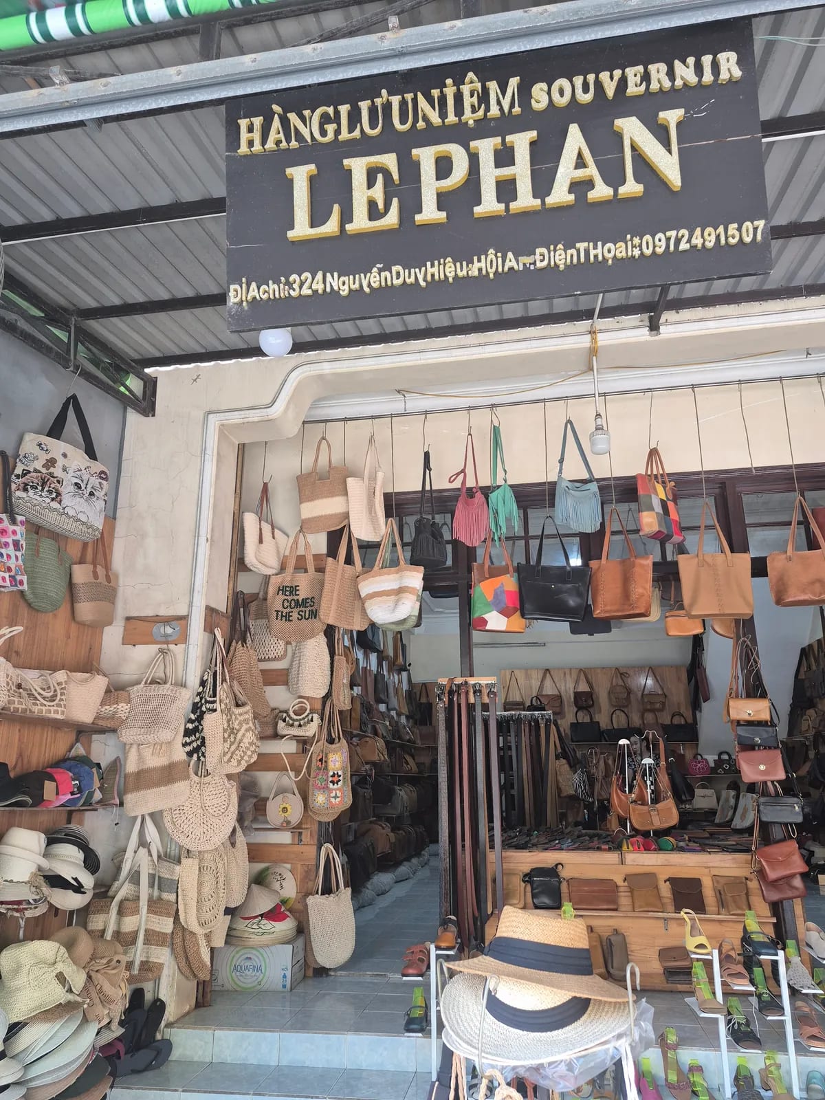 Quầy Lưu Niệm Lê Phan