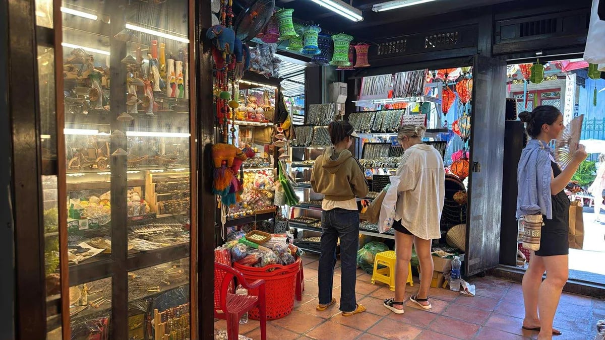Cửa Hàng Lưu Niệm 51