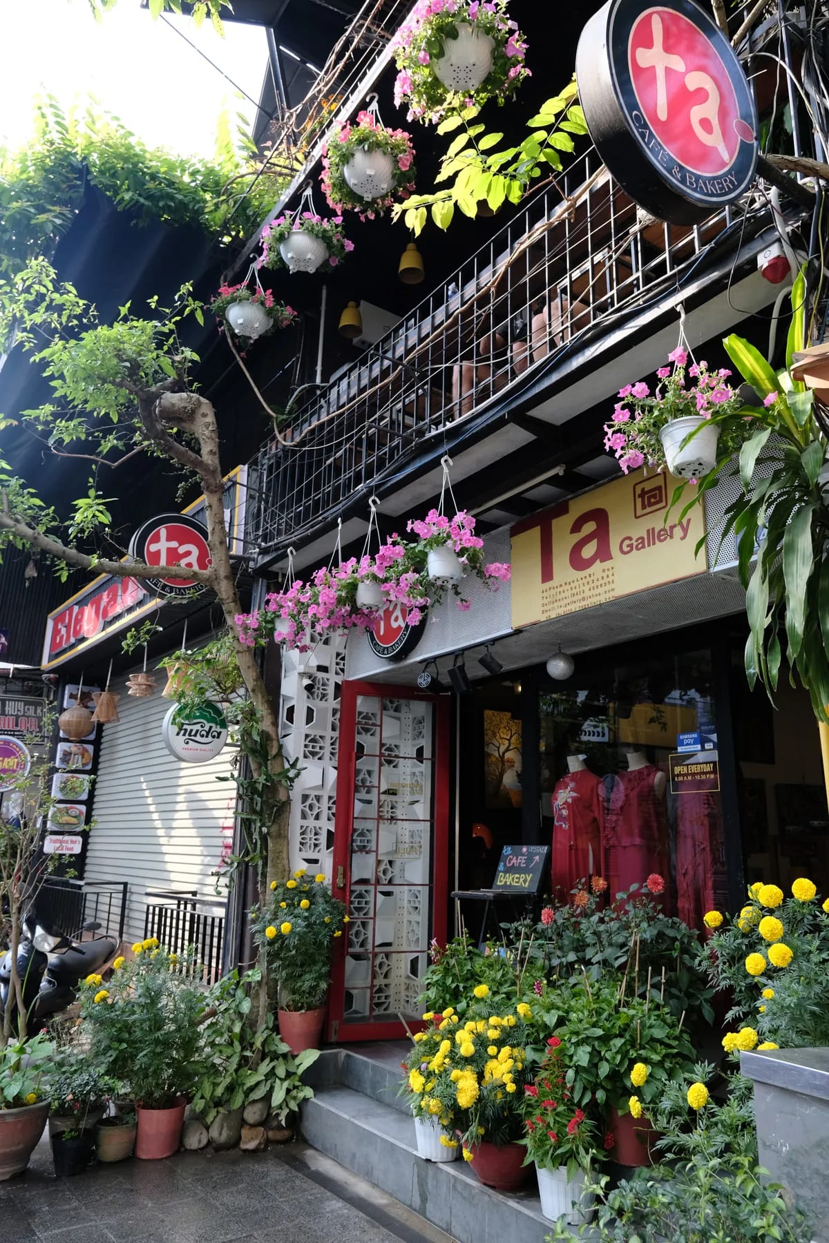 Ta Gallery (Ta Cafe & Bakery)