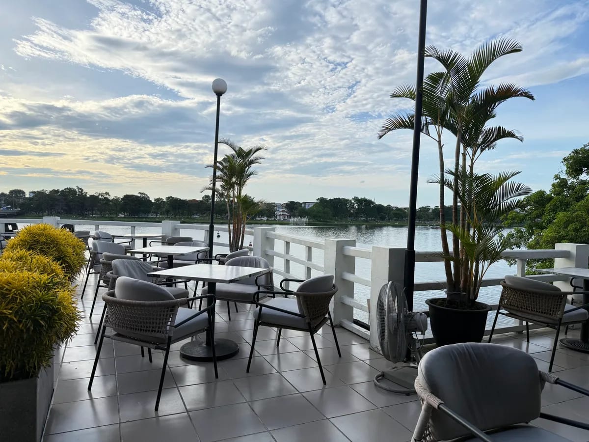 Le Cercle Rooftop Bar