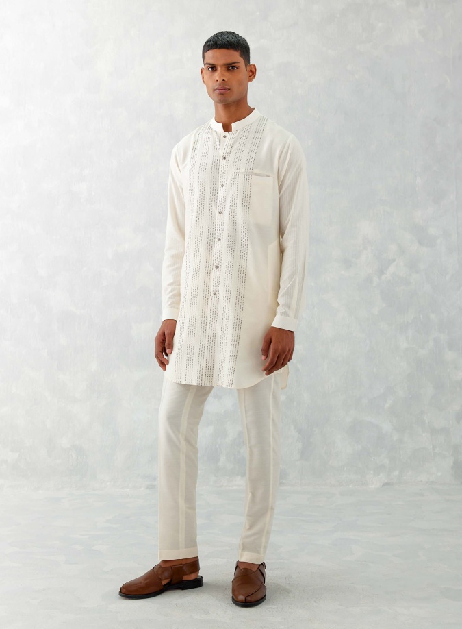 Men’s Ivory Short Kurta with Woven Detailing and Cuffed Sleeves