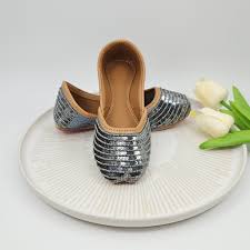 Twilight Grey Pearl Stud Jutti