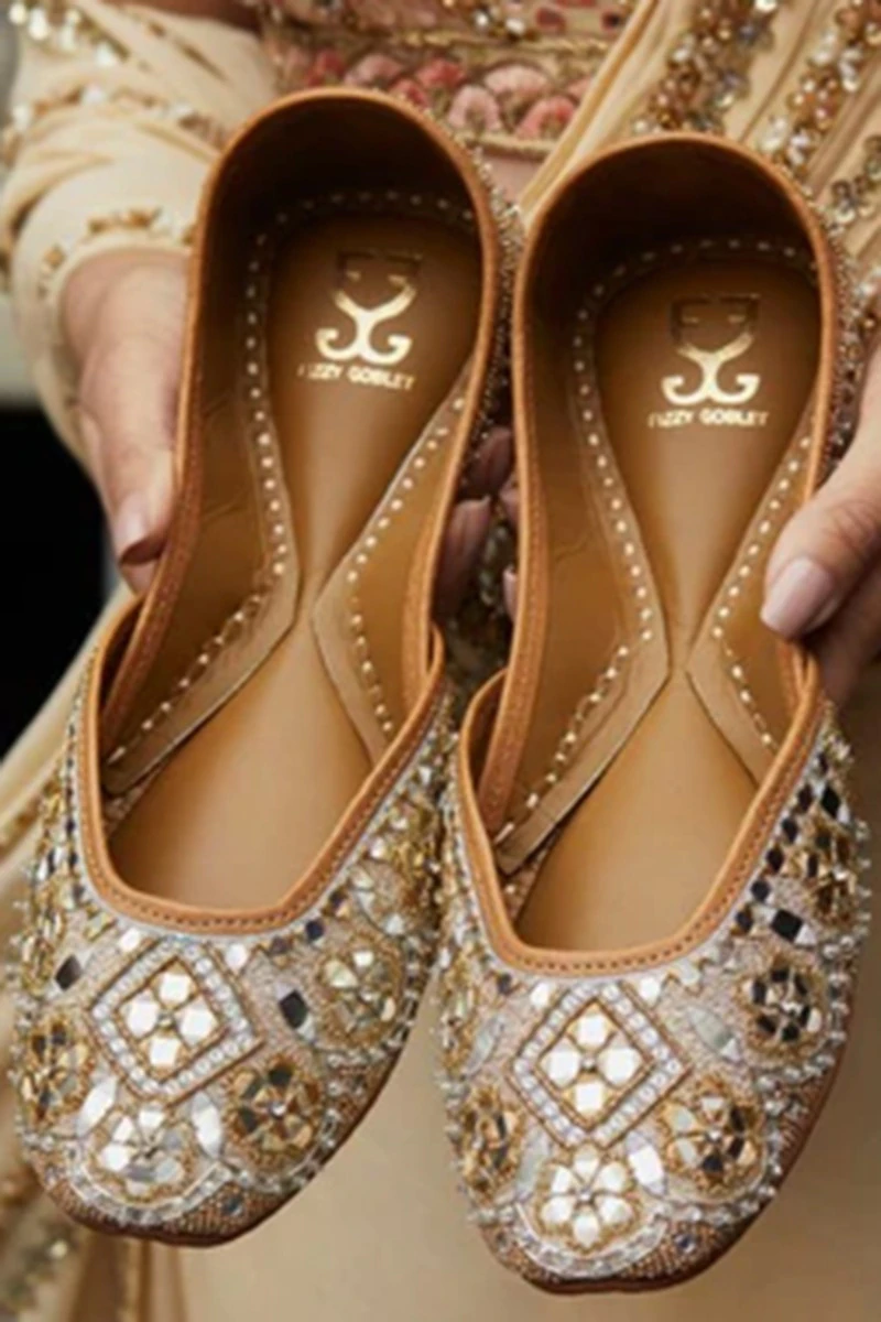 Classic Beige Embroidered Jutti