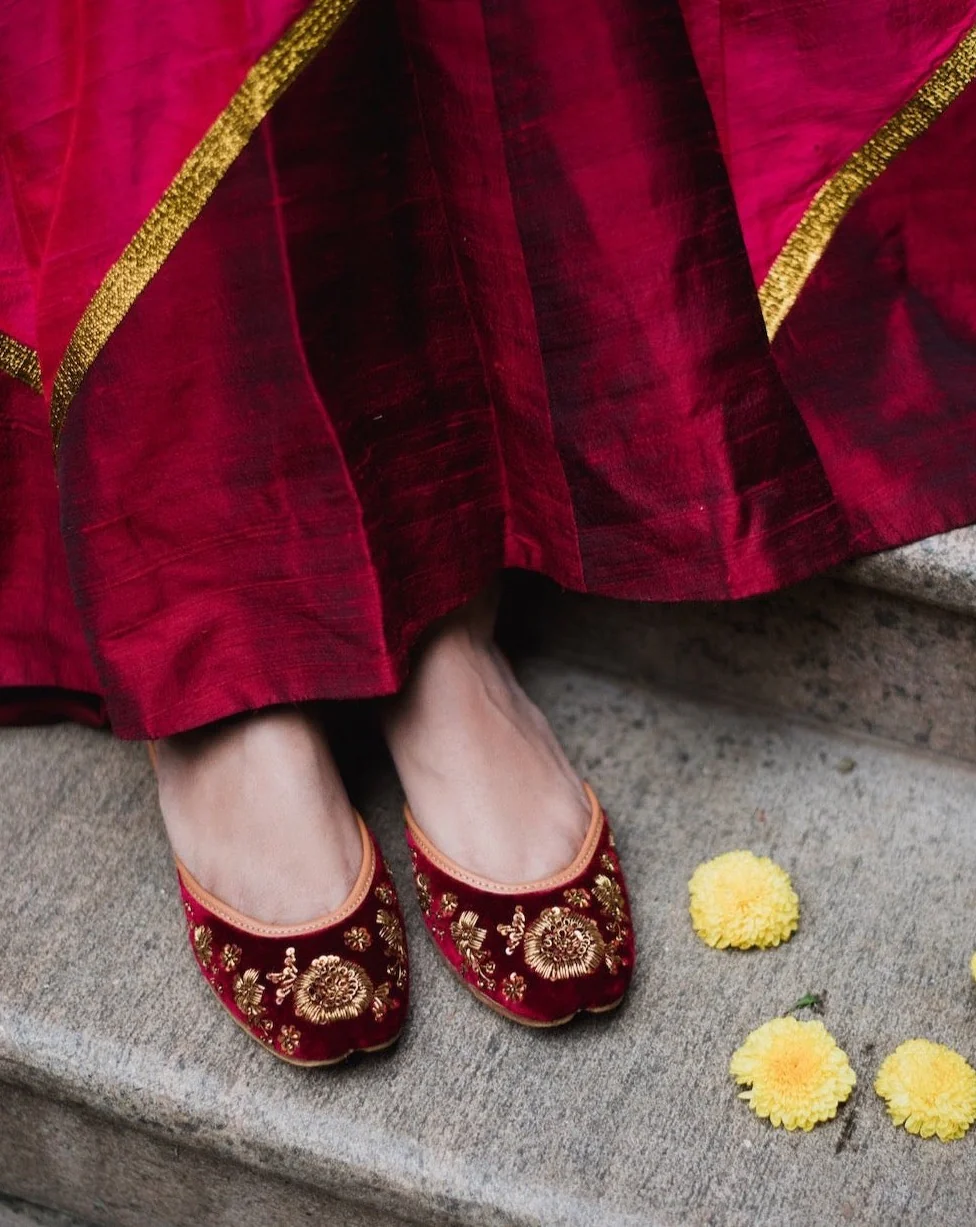 Maroon Regal Thread Jutti